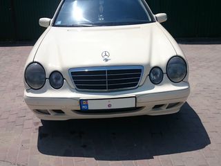 Mercedes E Class foto 2