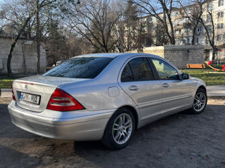 Mercedes C-Class foto 3