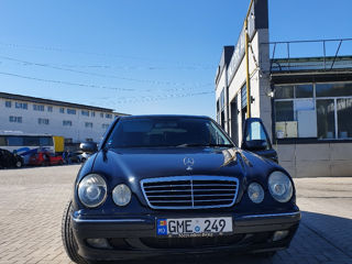 Mercedes E-Class foto 1