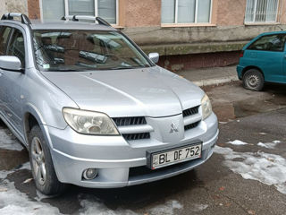 Mitsubishi Outlander foto 2