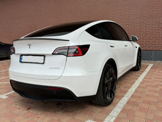 Tesla Model Y foto 6