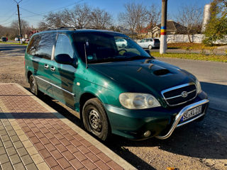 KIA Carnival foto 1