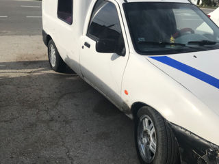 Ford Courier foto 2