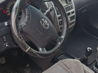 Toyota Avensis Verso фото 2