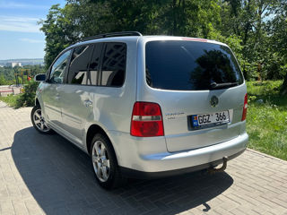 Volkswagen Touran foto 5