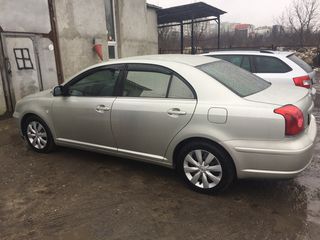 Toyota Avensis foto 2