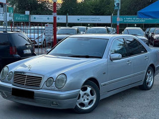 Mercedes E-Class foto 2