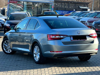 Skoda Superb foto 3