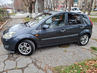 Ford Fiesta foto 3