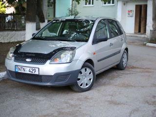 Ford Fiesta foto 4