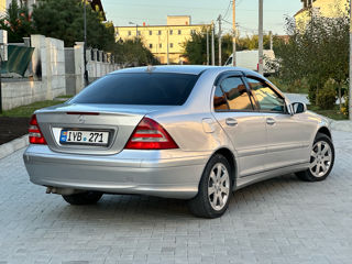 Mercedes C-Class foto 6