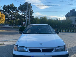 Toyota Carina foto 1