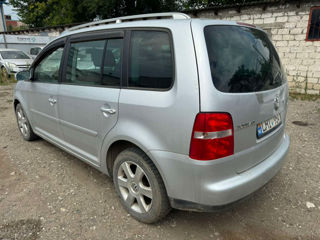 Volkswagen Touran foto 4