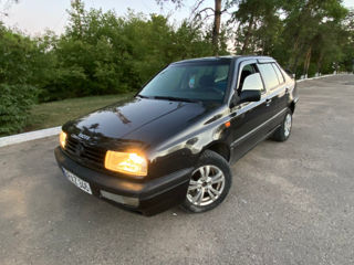 Volkswagen Vento foto 1