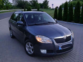 Skoda Fabia фото 1