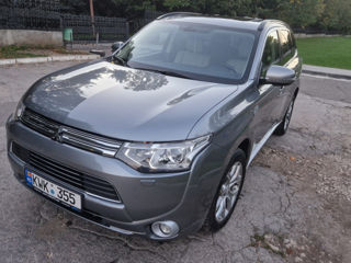 Mitsubishi Outlander foto 2