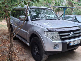 Mitsubishi Pajero foto 2