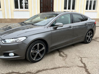 Ford Fusion foto 2