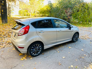 Ford Fiesta foto 11