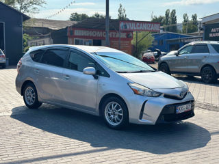 Toyota Prius v foto 2