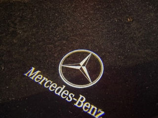 Подсветка дверей с логотипом в штатное место Mercedes foto 5