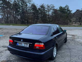 BMW 5 Series foto 4