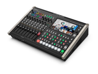 Mixer video Roland VR-120HD matrix switcher e streaming