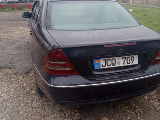 Mercedes C-Class foto 2