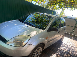 Ford Fiesta foto 5