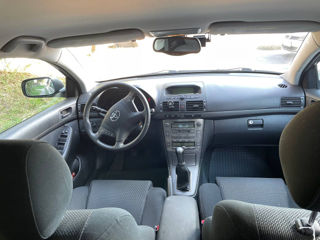 Toyota Avensis foto 7