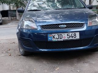 Ford Fiesta foto 5