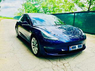 Tesla Model 3 foto 2