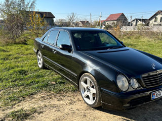 Mercedes E-Class foto 1