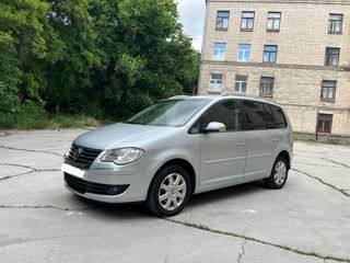 Volkswagen Touran фото 0