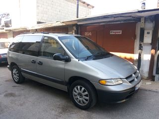 Chrysler Voyager foto 2