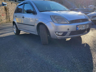 Ford Fiesta foto 2