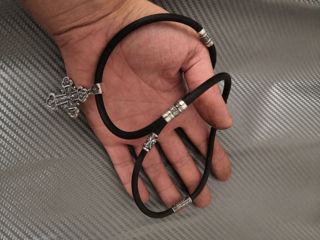 Продам каучуковый шнурок с серебряными вставками foto 1