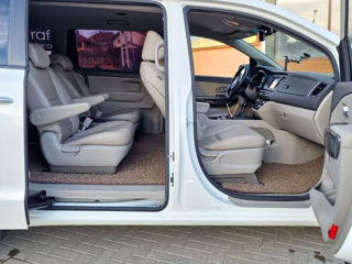 KIA Carnival foto 1