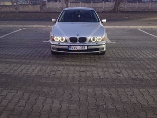 BMW 5 Series foto 8