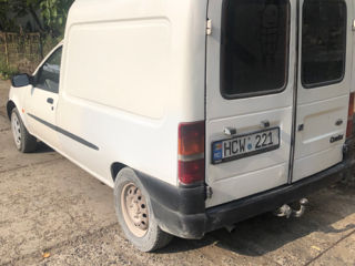 Ford Courier foto 2