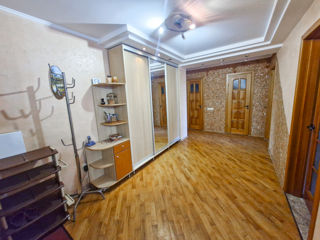 Apartament cu 3 camere, 80 m², Buiucani, Chișinău foto 2