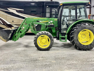 Tractor de vanzare John Deere 5075E in conditie excelenta