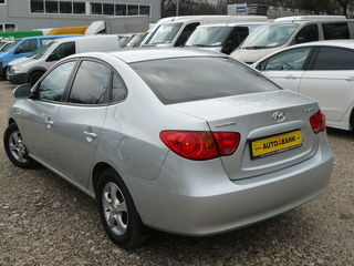 Hyundai Elantra foto 4