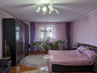 Vând casă în Chișinău, Centru, 8 ari, 196m, 4 dormitoare, garaj, saună, grădină foto 11