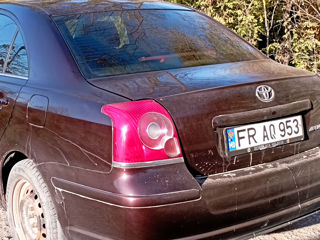 Toyota Avensis foto 2