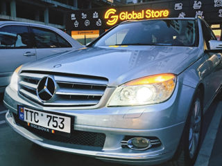 Mercedes C-Class foto 2