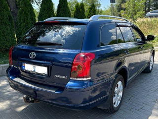 Toyota Avensis foto 3