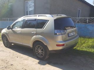 Mitsubishi Outlander foto 2