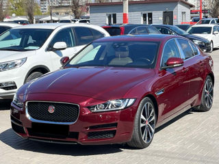 Jaguar XE foto 1