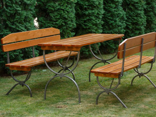 Set masă cu scaune din lemn pentru grădină foto 2